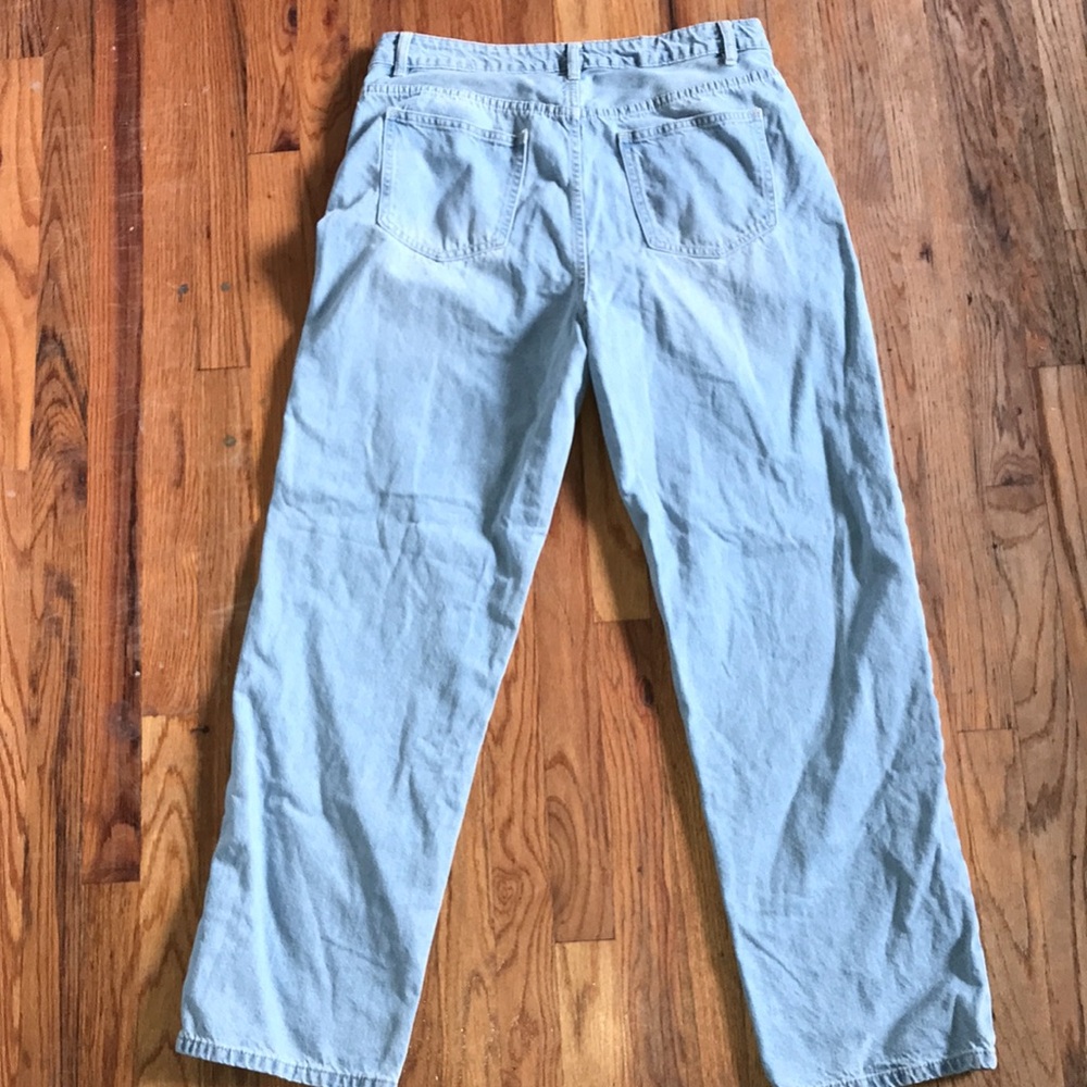 Shein Lightwash Blue Jeans - Picture 4 of 5